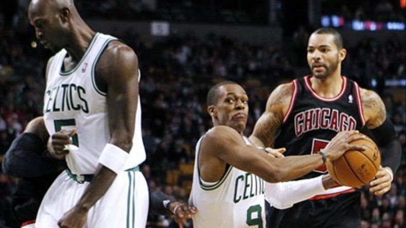 Celtics gana con triple-doble de Rondo a los Bulls