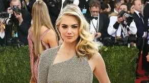 Kate Upton detalla acusación de acoso contra fundador de Guess