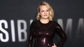 Elisabeth Moss se ríe de los rumores sobre su compromiso con Tom Cruise