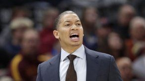 Fuentes AP: Cavaliers despiden a entrenador Tyronn Lue