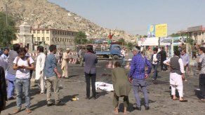 Explosión mata a 61 personas durante marcha en Kabul