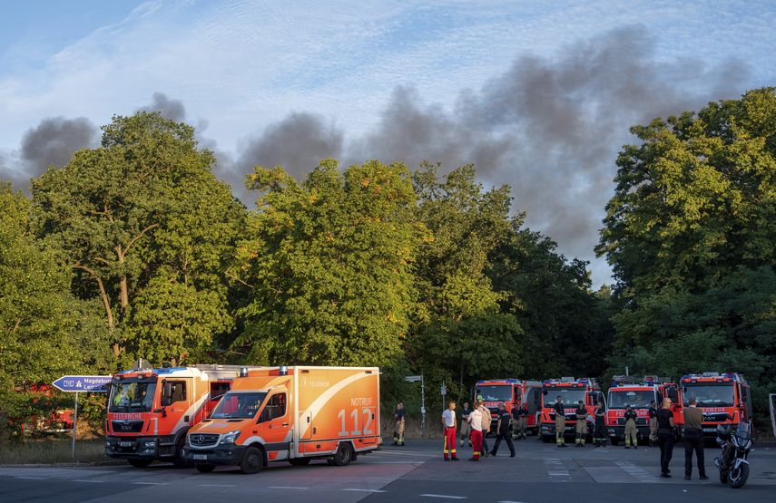 Las autoridades en Berlín pidieron refuerzos para ayudar a extinguir el fuego
