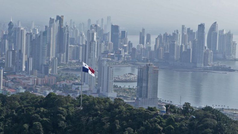 Economía de Panamá crecerá al menos 6% en 2015 y 2016: Zarak