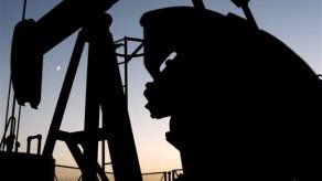 Cae el crudo al globalizarse la crisis financiera