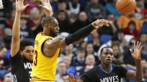 LeBron frustra gran noche de Wiggins