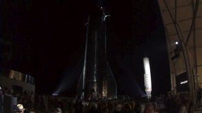 Musk presenta una nave de SpaceX para ir y volver de Marte
