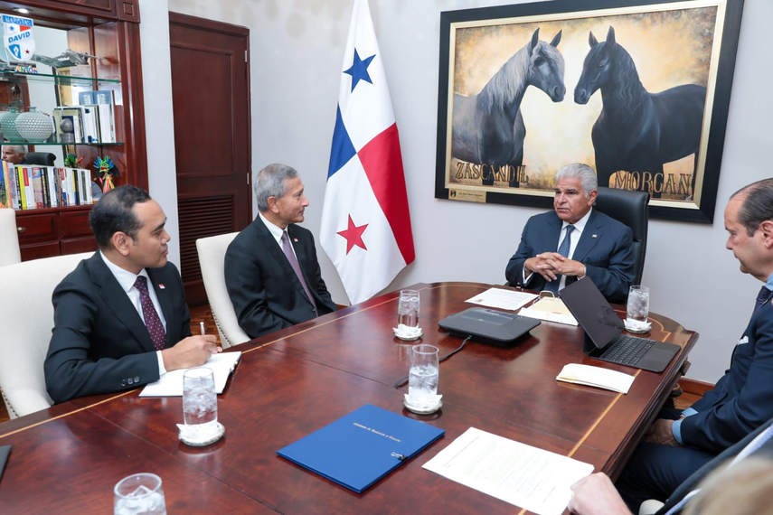 Presidente José Raúl Mulino se reúne con el canciller de Singapur Vivian Balakrishnan.