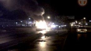 Explota vehículo en Metro Mall