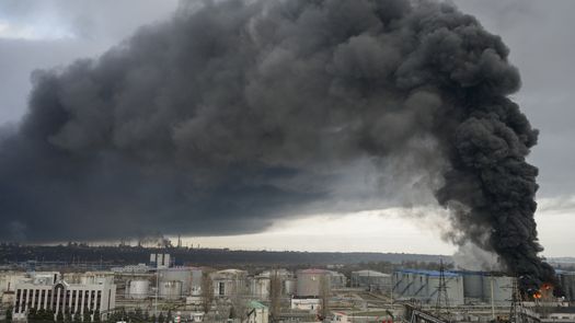La aviación rusa realizó ataques aéreos contra 79 instalaciones militares ucranianas, apuntando a 16 arsenales de artillería y combustible.