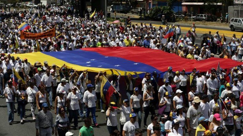 Alemania sugiere más presión sobre Maduro y lamenta el bloqueo de la ayuda
