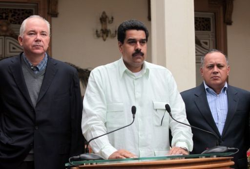 Maduro dice que Chávez camina, hace ejercicios y le dio órdenes