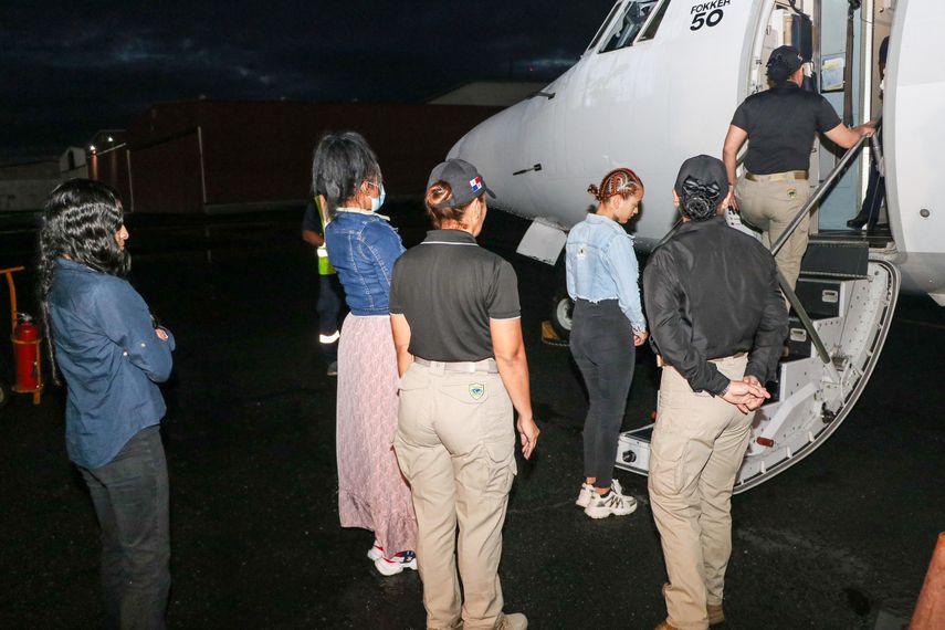 El Servicio Nacional de Migración repatrió a 29 ciudadanos de nacionalidad colombiana.