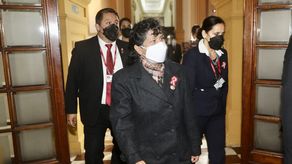 La esposa del presidente de Perú, Lilia Paredes, llegando al Congreso en Lima.