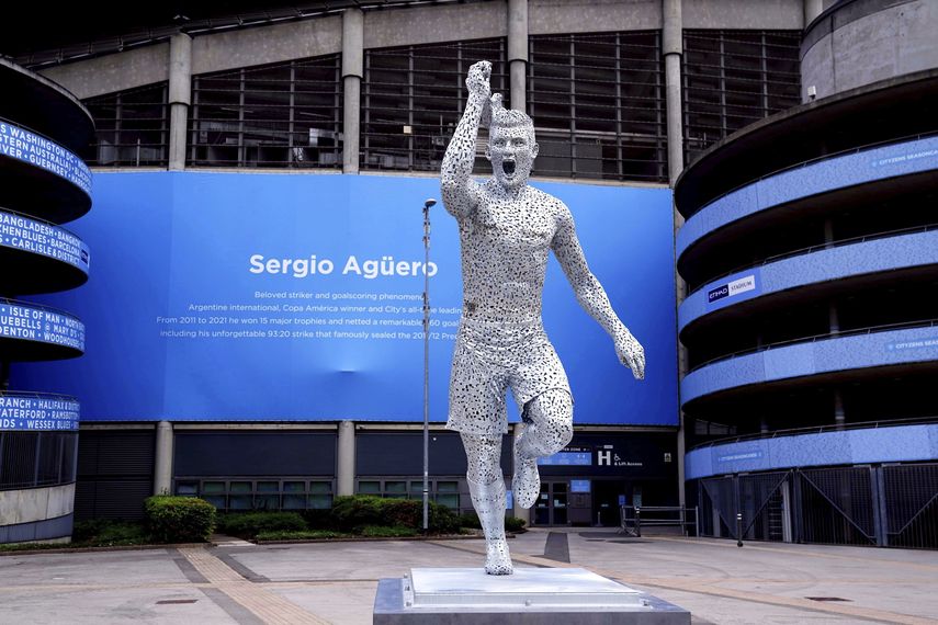 Man City devela estatua de Sergio Agüero, su máximo goleador