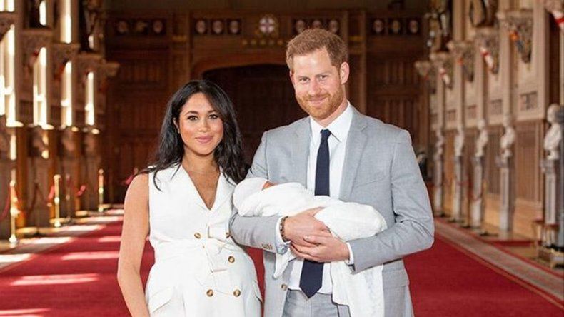 Los duques de Sussex llegan a Sudáfrica con su pequeño Archie