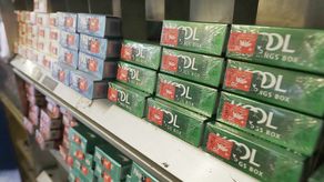 La FDA también intentará prohibir el mentol y decenas de sabores como la uva y la fresa de los cigarrillos.