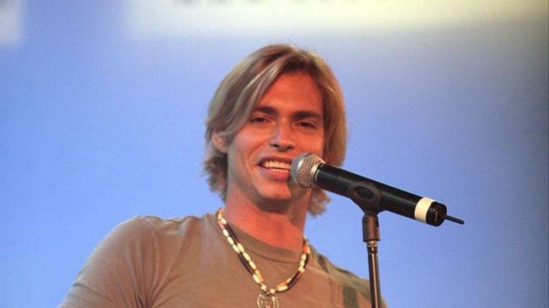 Carlos Baute se perdió las primeras pataditas de su bebé