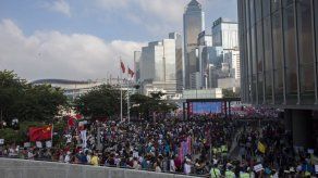 Miles de personas se manifiestan contra la independencia de Hong Kong