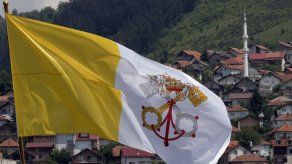 Papa intenta cicatrizar profundas heridas en Bosnia