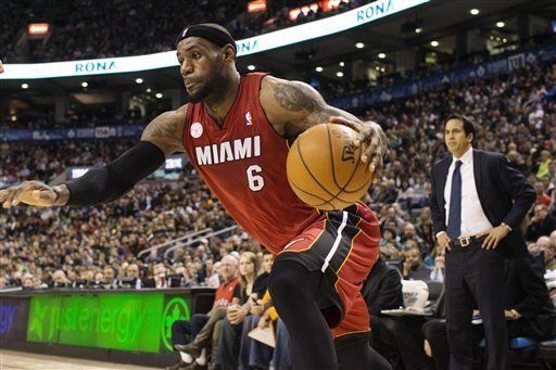 Heat despacha a los Raptors y llega a 22 triunfos