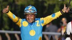 American Pharoah gana premio; Espinoza no