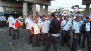 Mi Bus debe pagar las horas extras a operadores de Metro Bus