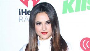 Los novios de Becky G necesitan ganarse el visto bueno de sus 30 tíos