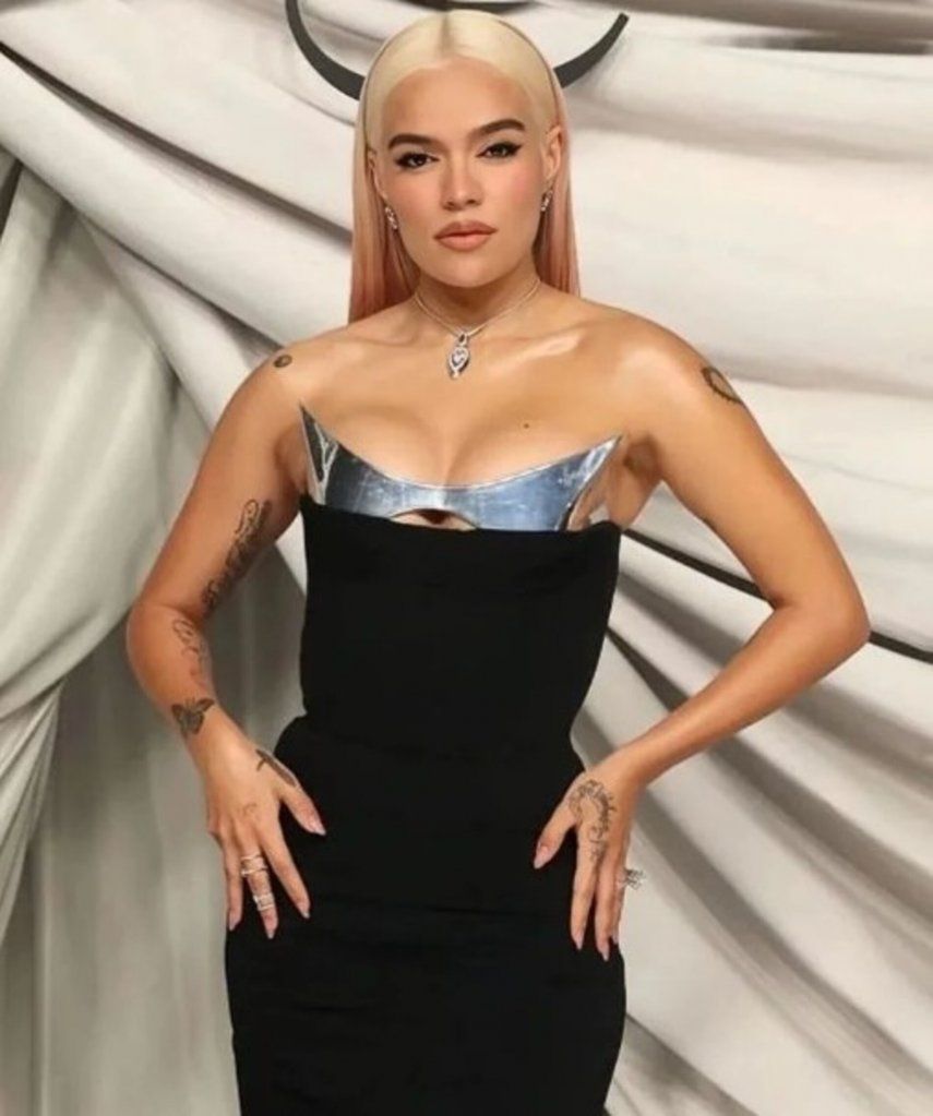 Karol G en la semana de la moda en Paris.