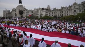 Boluarte había anunciado estas marchas por la paz y expresado su respaldo.