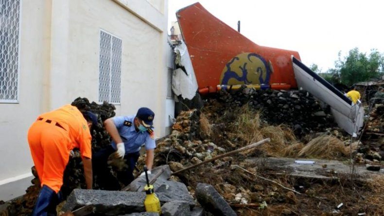 Taiwán: Parientes viajan al lugar donde cayó avión
