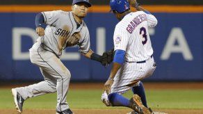 Upton y Solarte guían a Padres en triunfo sobre Mets