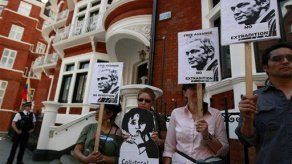 Assange sigue a la espera de respuesta de asilo en Ecuador