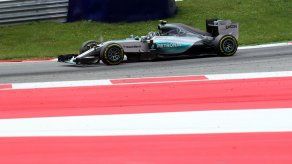 Rosberg muestra su categoría al vencer a Hamilton en Austria