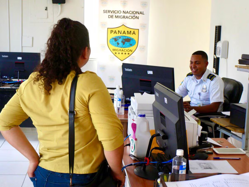 Migración anuncia horarios especiales durante Semana Santa