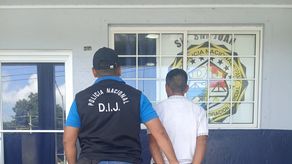 Padre detenido por presuntamente abusar de sus hijas Padre detenido por presuntamente abusar de sus hijas