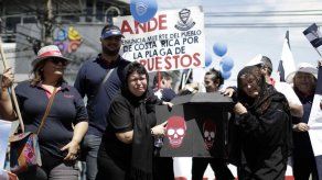 Trabajadores paralizan servicios contra austeridad fiscal en Costa Rica