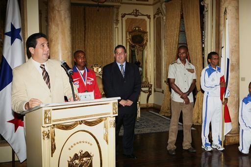 Presidente otorga reconocimientos a atletas panameños