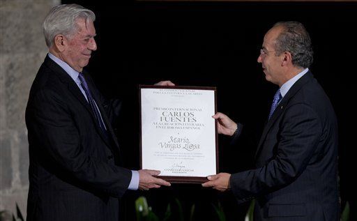 Mario Vargas Llosa recibe Premio Carlos Fuentes