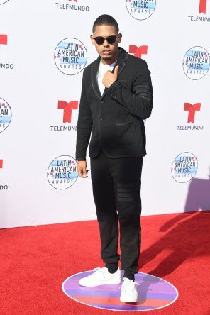 Los artistas urbanos somos los nuevos maleantes, dice Myke Towers
