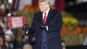 AP - BILL BARROW, ZEKE MILLER y AAMER MADHANI