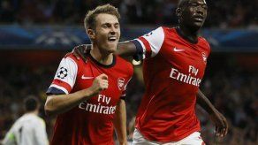 Arsenal avanza a fase de grupos en la Champions