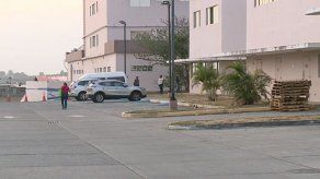 Pacientes preocupados por el cierre temporal del hospital de la 24 de Diciembre