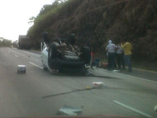 Accidente en vía Puente Centenario provoca gran congestionamiento