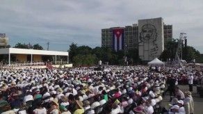 Francisco comulga con los cubanos y visita a Fidel Castro en La Habana Francisco comulga con los cubanos y visita a Fidel Castro en La Habana