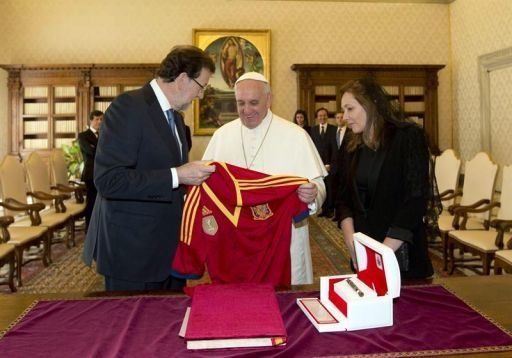 La Roja de España entra en el Vaticano