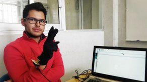 Diseñan guante que traduce lenguaje de señas para sordomudos