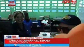 Esposa de Varela invita a expresidenta Moscoso a salir a votar