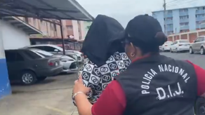 Mujer es acusada de corrupción de menores