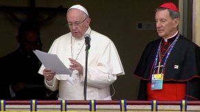 El papa apela al perdón de jóvenes y les pide soñar a lo grande