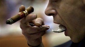 Chefs crean exóticos platillos con habanos de Cuba